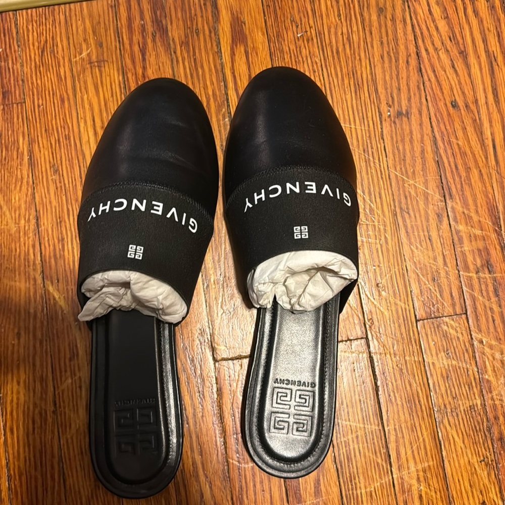 Givency mules